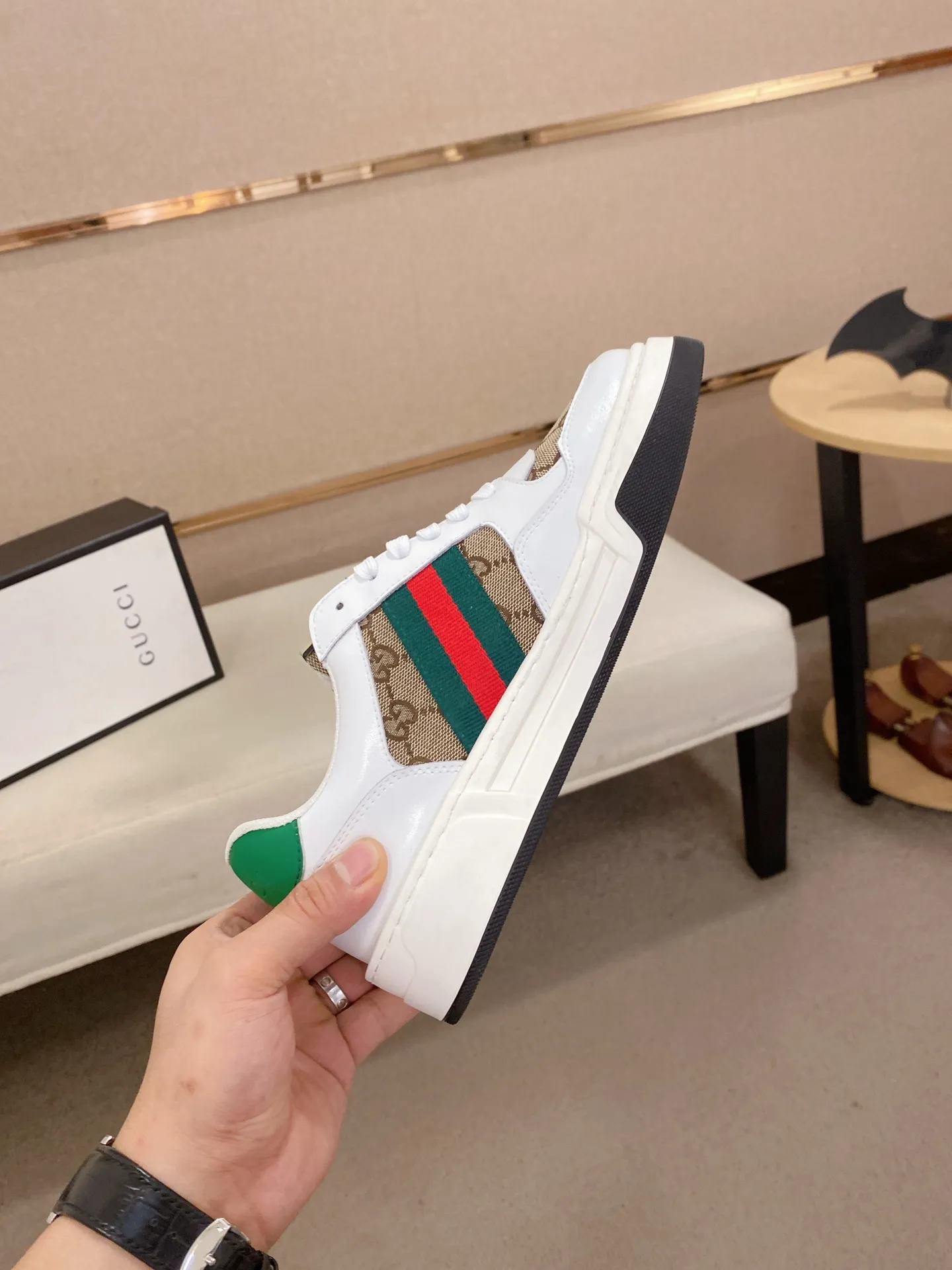 Men's Men's Shoes💰 420💰【Gucci】Gucci men's latest series of casual shoes! The official website is built 1:1. The upper is made of imported high-quality cowhide, and the lining is made of high-quality sheepskin, which is soft and comfortable. Picky selection of materials and exquisite workmanship give you the best enjoyment. Number of yards: 38-44 yards.